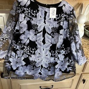 Bebe Black and White Floral Women's Top